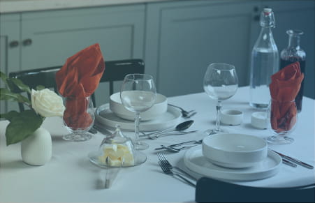 table setting with red napkins